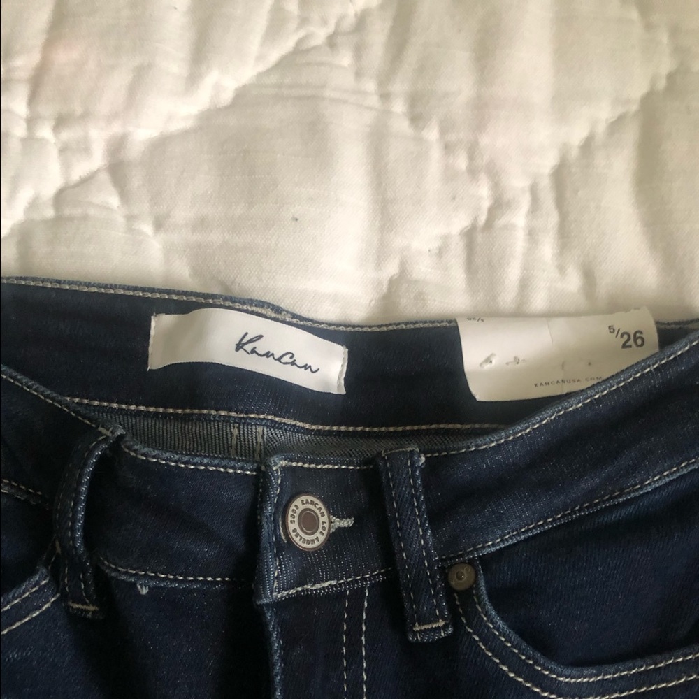 NWT dark wash light destruction ‘The Ward’ KanCan jeans. Sz 5/26